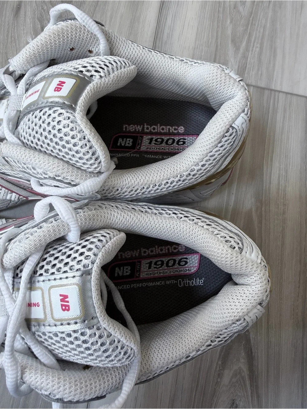 New Balance 1906R U1906RCH White Gold Pink Sneakers Men’s 9.5 Women’s 11